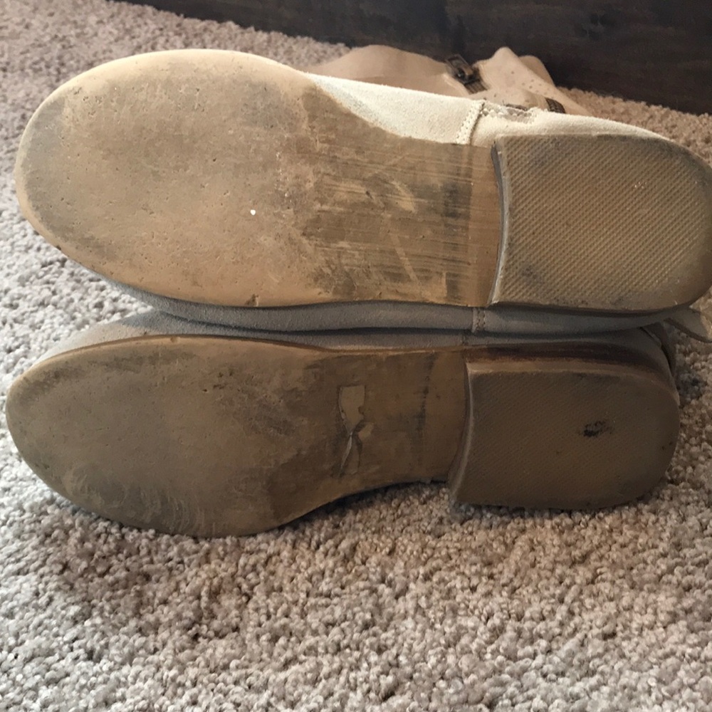 Boots - Picture 2 of 4